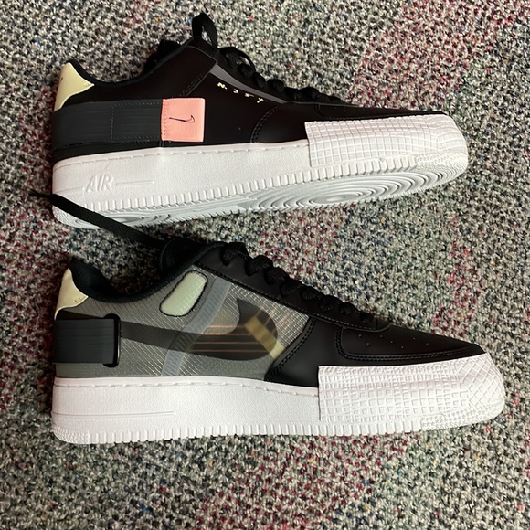 Nike - Picture 3 of 8